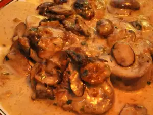 Tongue with Cream Sauce and Mushrooms