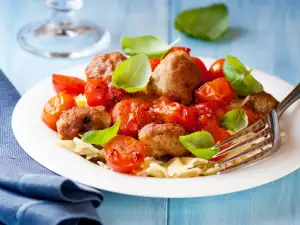 Meatballs with Tomato Sauce and Farfalline