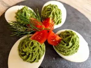 Stuffed Eggs with Spinach Filling