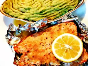 Salmon Fillets in Foil with Broccoli Puree