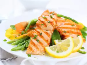 Salmon with Green Beans and Orange Sauce