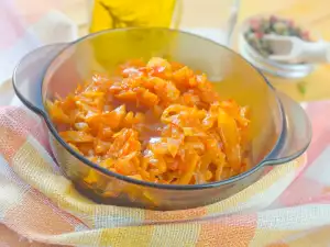 Sauerkraut with Vegan-Style Pork Rinds