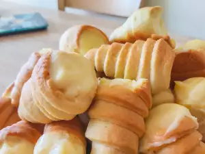 Homemade Vanilla Cream Rolls