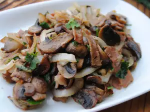 Mushrooms in Butter with Onions, Bacon and Parsley