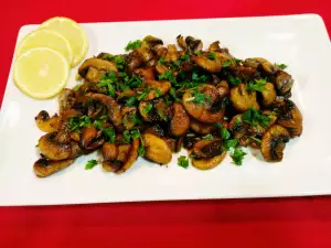 Fried Mushrooms with Butter and Soy Sauce