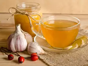 Drink Garlic Tea Against Viruses and Colds!