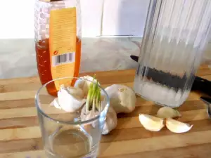 Garlic and Water - Your Salvation From A Bunch Of Diseases!