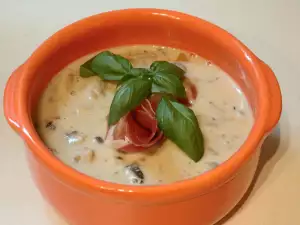 Thick Mushroom Soup with Milk