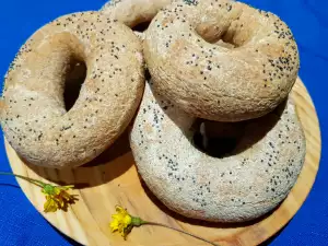 Whole Grain Pretzels with Poppy Seeds