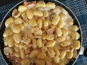 Potato Gnocchi with Cream and Bacon