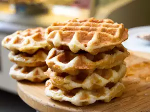 Crispy Waffles with Oats and Nuts