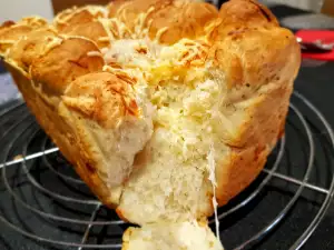 Golden Cheese Bread