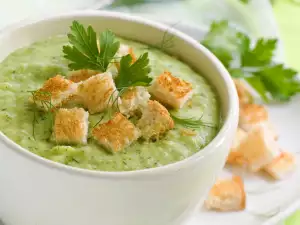 Pea Cream Soup with Broccoli