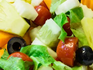 Lettuce and Canned Pineapple Salad