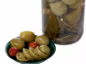 Country Pickle with Green Tomatoes