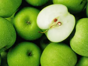 The apple - a weapon against cellulite and stress