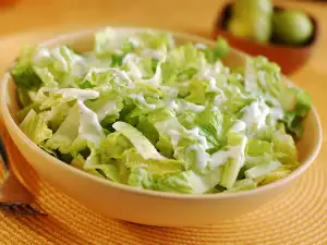 Salad with Spinach and Lettuce