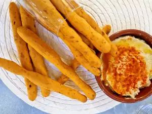 Cracker Sticks with Tomatoes and Basil