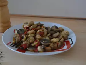 Spanish-Style Mushrooms with Garlic and Hot Peppers