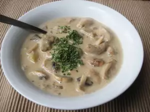 Béchamel Sauce with Processed Cheese and Mushrooms