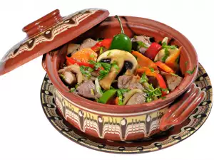 Chicken with Mushrooms and Peppers in a Pot