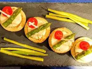 Cheese and Champagne Pate Bites with Asparagus