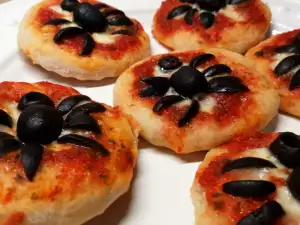 Wonderful Mini Pizzas For Halloween