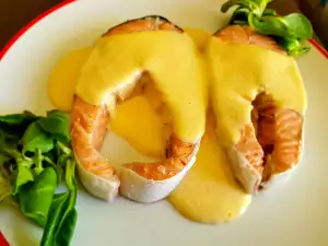 Poached Salmon with Hollandaise Sauce