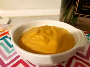 Homemade Hummus with Turmeric