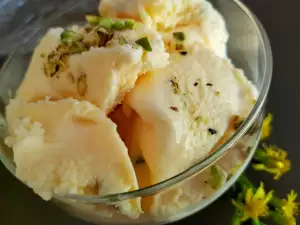 Homemade Pistachio Ice Cream