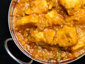 Chicken Curry with Potatoes and Peas