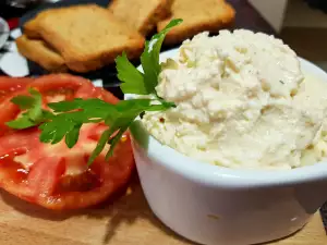 Spicy Quick Spread with White Cheese and Cottage Cheese