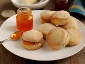 Biscuits with Walnuts and Apricot Kernels