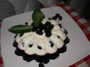 Fresh Jellied Dessert with Yoghurt and Mulberries