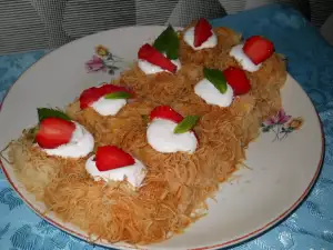 Kadaif with Cream and Strawberries