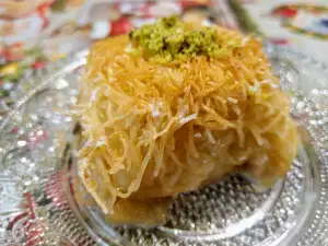 Kadaif Balls with Milk and Pistachios