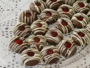 Cocoa Cookies with White Chocolate and Strawberry Jelly