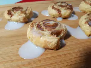 Cinnamon Rolls with a Glaze