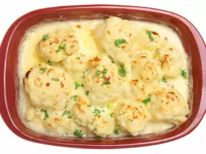 Oven Baked Cauliflower with Sauce