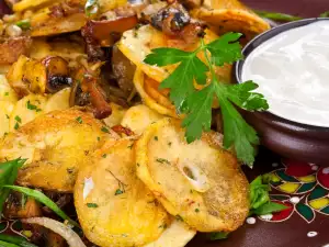 Baked Potatoes with Mushrooms and Blue Cheese