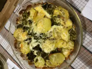 Oven-Baked Potatoes with Broccoli and Bacon