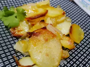 Oven-Baked Potatoes with Onions