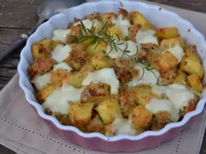 Roasted Potatoes with Chicken Breast, Breadcrumbs and Mozzarella