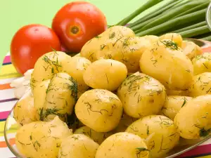 Boiled Potatoes with Garlic and Dill