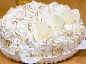 French Meringue Cake