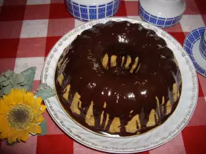 Fragrant Cake with Chocolate Glaze