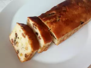 Sponge Cake with Cottage Cheese, Raisins and Orange Peel