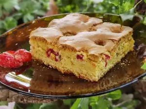 Cake with Raspberries and White Chocolate