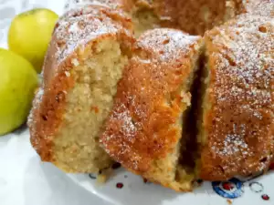 Butter Sponge Cake with Grated Apples