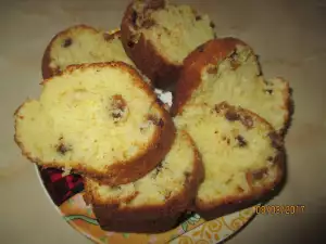 Cake with Milk, Raisins and Bits of Chocolate